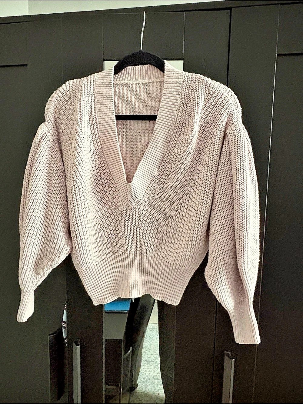 Women's V-Neck Sweater in Pink Like New